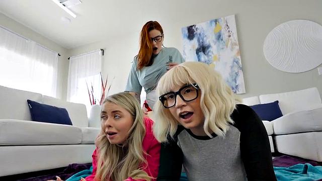 Gaming 21yo dyke pussyfucked by redhead plumper