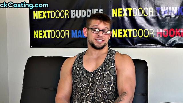 Muscular jock wanks on casting after interview