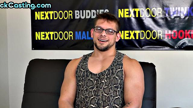 Muscular jock wanks on casting after interview