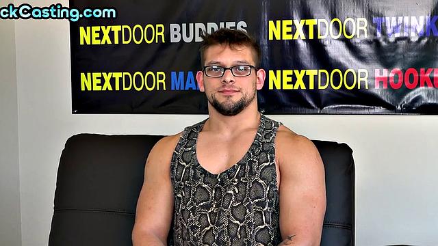 Muscular jock wanks on casting after interview