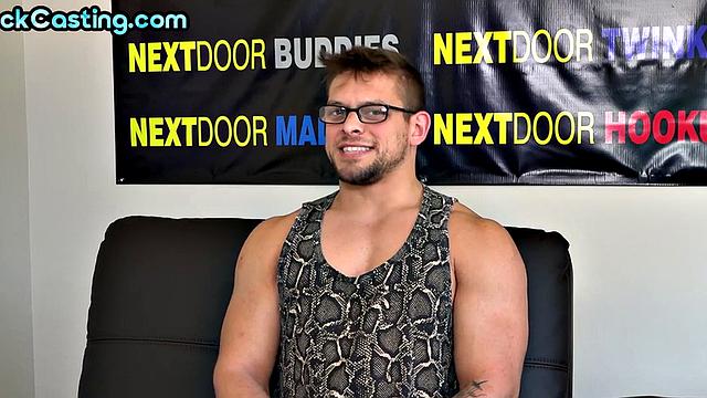 Muscular jock wanks on casting after interview