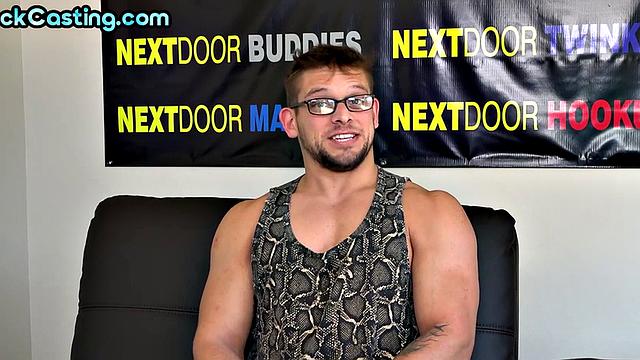 Muscular jock wanks on casting after interview
