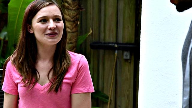 эмма вышла пописать, а вернулась с полной пастью