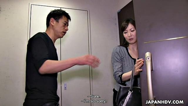 Lonely housewife Hitomi Ohashi lures neighbor to apt to fuck
