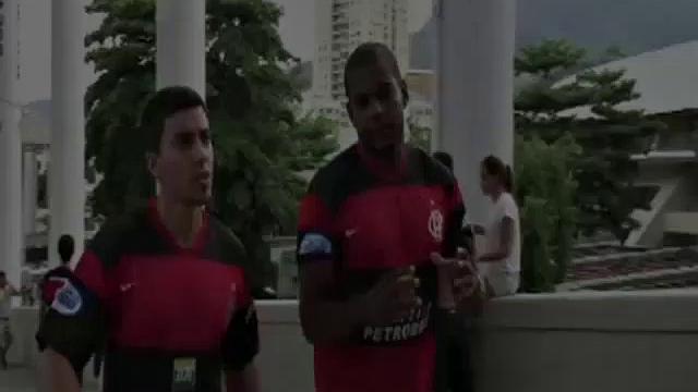 Tommy hooks up with Esteban Paes and Mateus Fogaca in a small locker room. Interaction focus on mutual pleasure.