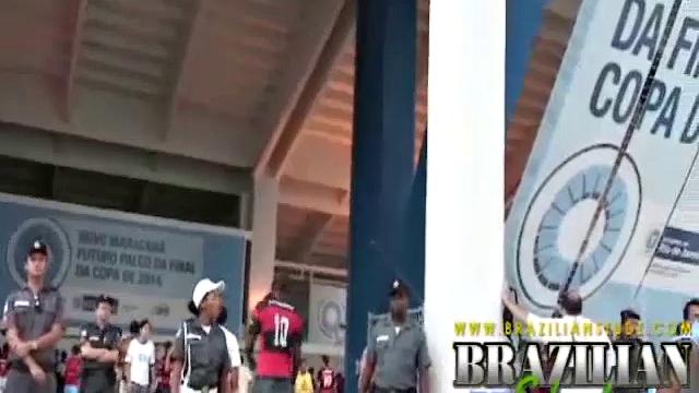 Tommy hooks up with Esteban Paes and Mateus Fogaca in a small locker room. Interaction focus on mutual pleasure.