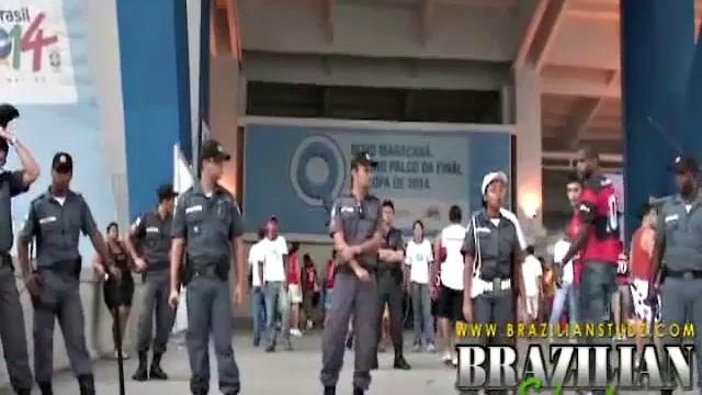 Tommy hooks up with Esteban Paes and Mateus Fogaca in a small locker room. Interaction focus on mutual pleasure.