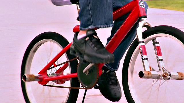 The paper boy gets some MILF ass