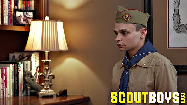 мужик в форме красава: пальцы и игрушки, а значки не пригодились