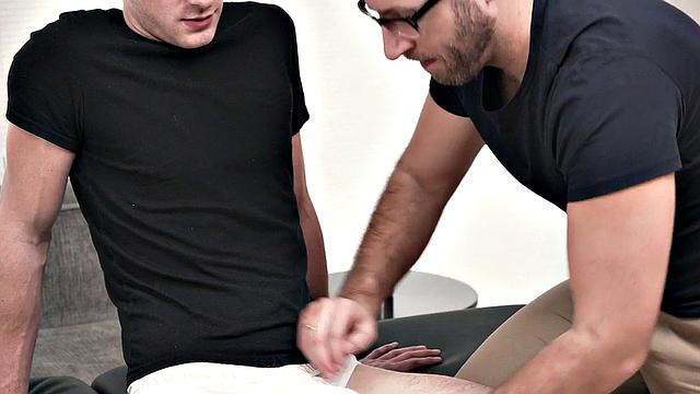 Hairy masseur gaydaddy barebacked by top stud