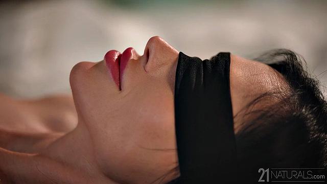 An Enticing Scene, #01