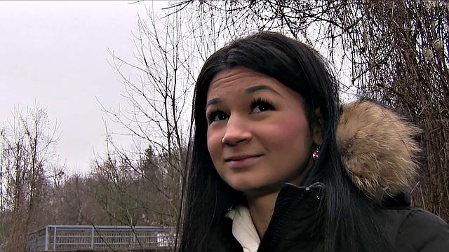 Brunette amateur enjoys deepthroating & getting fucked outdoors