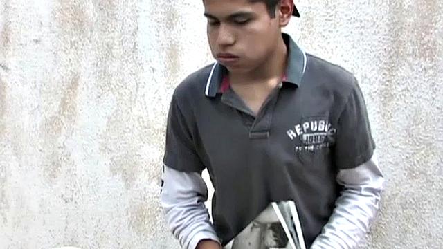 Карлос застал Ангуэля за дрочкой и устроил весёлый междусобойчик