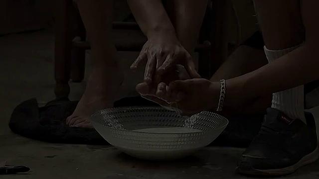 Флекос Кейден играет с телом Джейкоба Муна и сводит его с ума