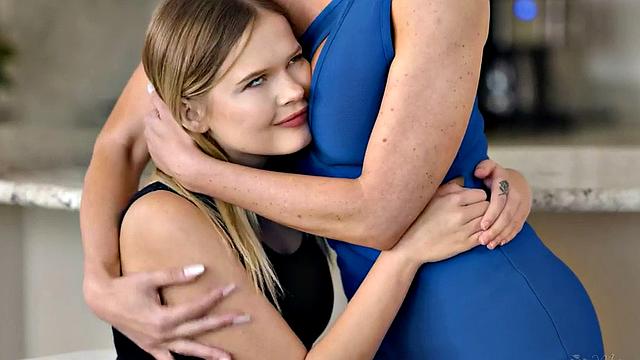 Dyke beauty seduces nympho lez beauty b4 eating her out