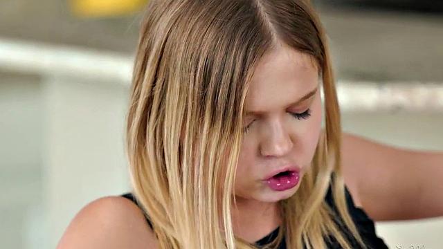 Dyke beauty seduces nympho lez beauty b4 eating her out