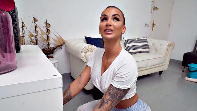 Superb housekeeping babe pleasing boss with perfect blowjob