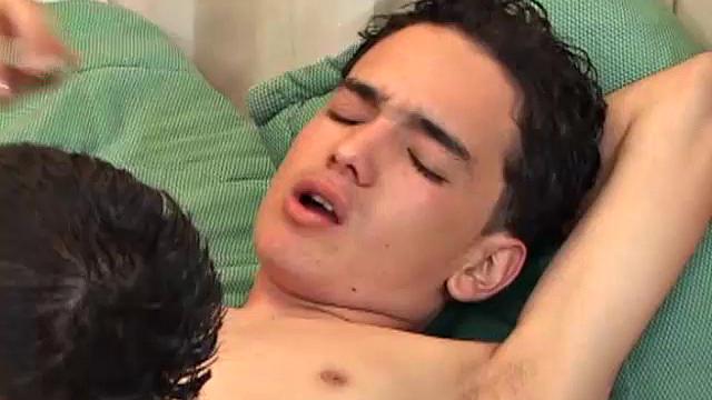 Latin twinks Walter and Alejandro have done this before and know how to push each other's buttons.