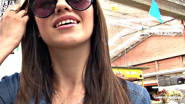 Colombian babe gets facial in pickup and fun