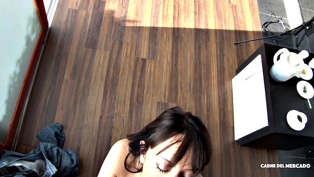 Colombian babe gets facial in pickup and fun