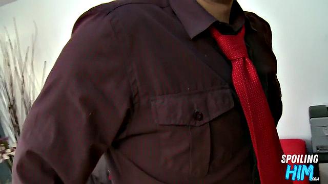 Cumthirsty jock pleasuring his boss