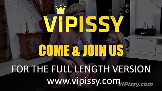 Vipissy - Foxies - Lesbian Piss