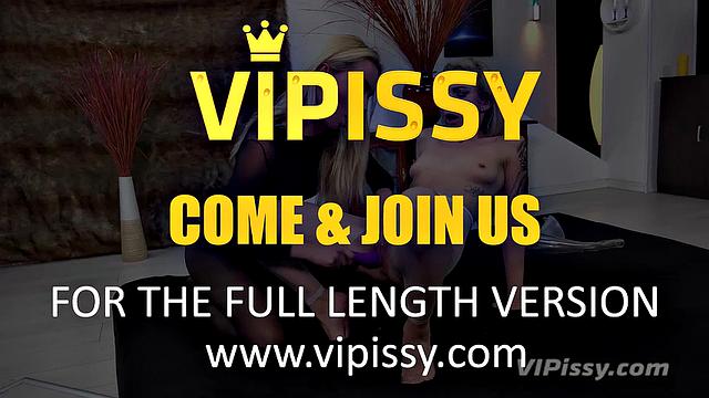 Vipissy - Foxies - Lesbian Piss