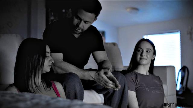 День рождения в стиле оргии: Hazel Moore, Liz Jordan и Hailey Rose пробуют анал на вечеринке