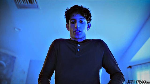 День рождения в стиле оргии: Hazel Moore, Liz Jordan и Hailey Rose пробуют анал на вечеринке