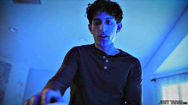 День рождения в стиле оргии: Hazel Moore, Liz Jordan и Hailey Rose пробуют анал на вечеринке