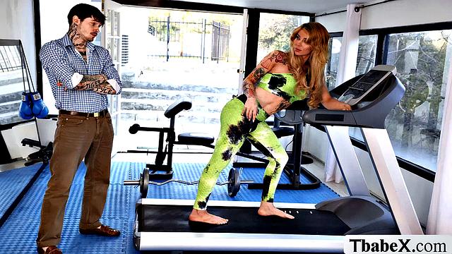 Instead of massaging, he fucks TS client's ass