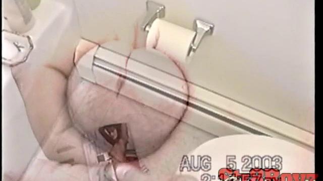 Зрелый Зак дрочит на камеру с видом от первого лица, гей POV с кончей на руку.