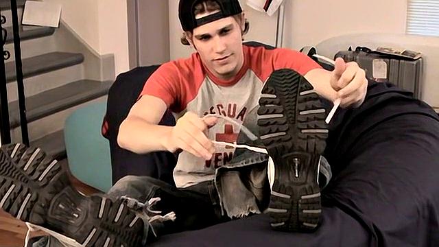Big Feet Guy JT Reese Bustin' a Nut