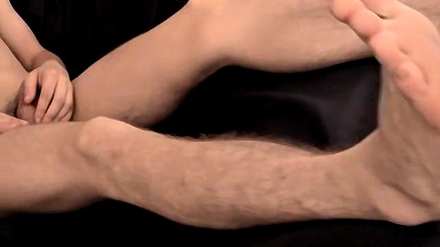 Big Feet Guy JT Reese Bustin' a Nut