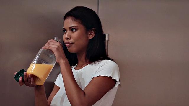 Ebony perverted dyke seduces bigtitted MILF lesbian