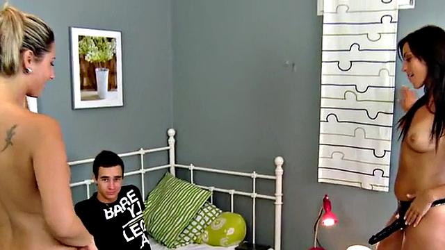 Amateur pegging baebs fuck in 3some with strapon