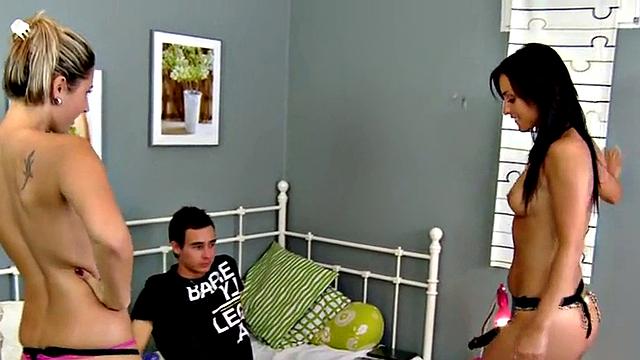 Amateur pegging baebs fuck in 3some with strapon