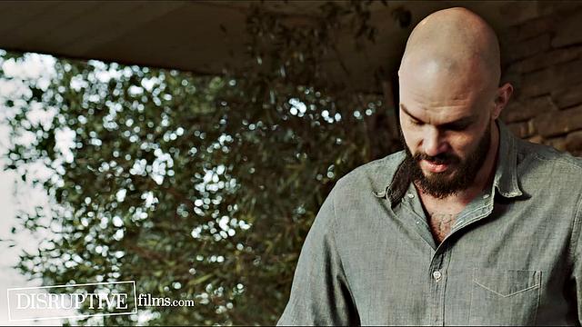 Ремонтник пришёл починить, а остался без штанов - твинг знает подход