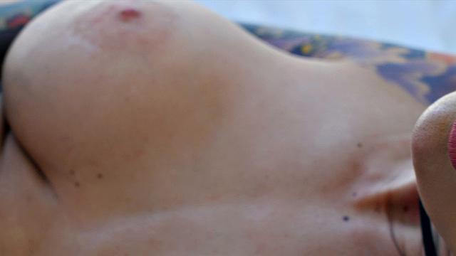 татуированная lily lane кончает после жёсткого pov траха