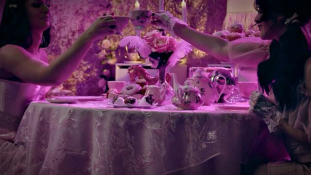 TRANSFIXED - Naughty Vendor Siri Dahl Gets By Horny Customers Emma Rose & Ariel Demure