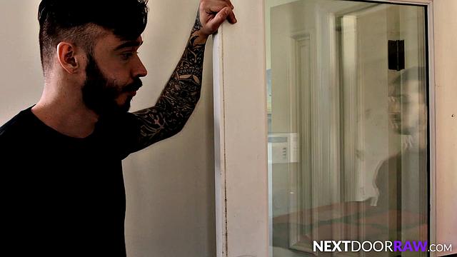 Hunk Delibery Dude Fucks Hairy Client - NextDoorRaw