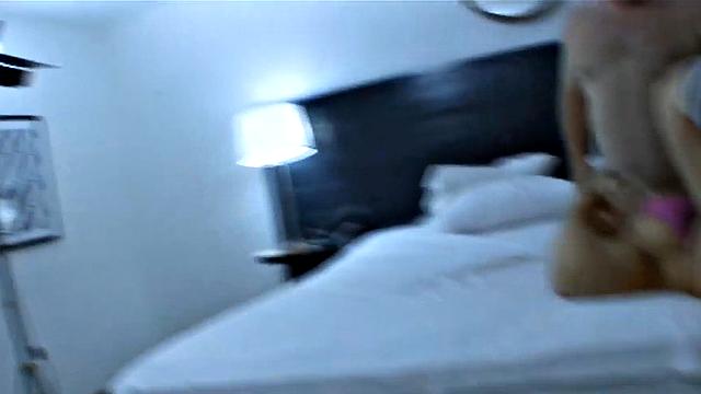 Gonzo plumper handling threeway