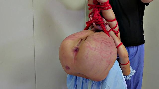 Paddled sub screams as she's whacked hard