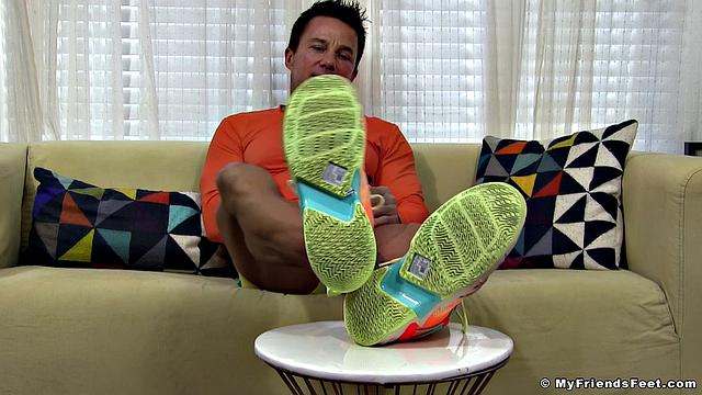 Alec's Foot Voyeur - Alec