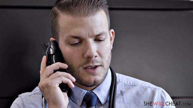 Kimmy Kim gets help from Dr. for her husbands short cummings.