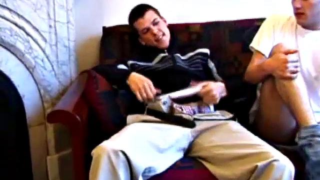 мэтью дрочит тайю, потом садится на его большой член