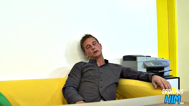 Casting twunk doggyfucked by horny man