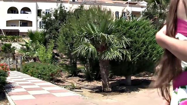 Big cumshot on booty for amateur girlfriend