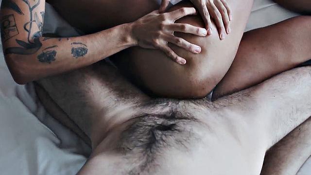 Amateur tattooed stud barebacked in ass by hairy top