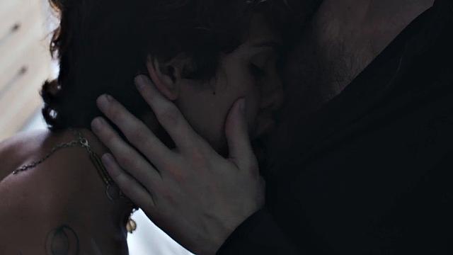 Amateur tattooed stud barebacked in ass by hairy top